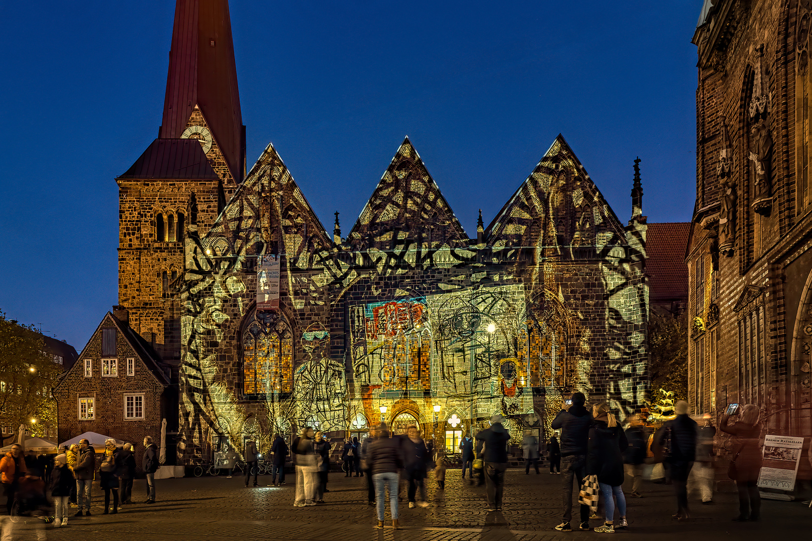 Modern Art auf 1000jähriger Kirche