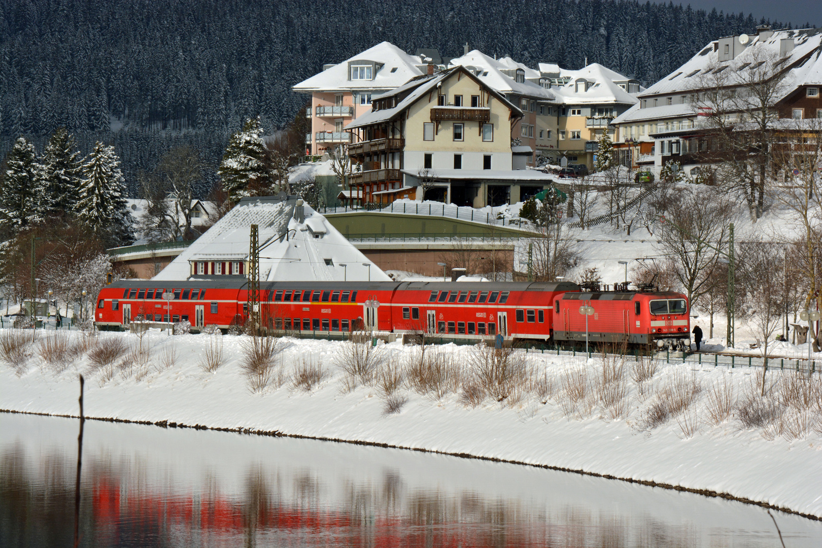 Moderne Bahn im Winter Part I