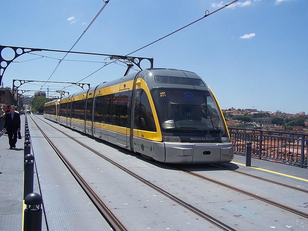 Moderne Bahnen in Porto