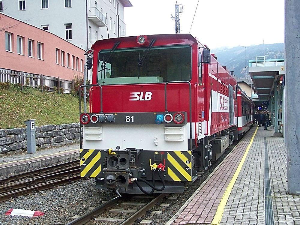 Moderne Fahrzeuge und neuer Betreiber auf schmaler Spur