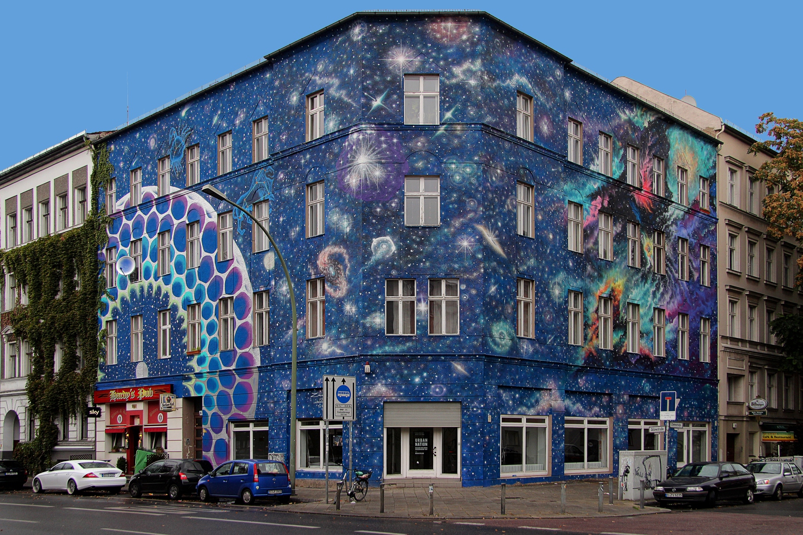 Moderne Fassadengestaltung in der Großstadt (03)