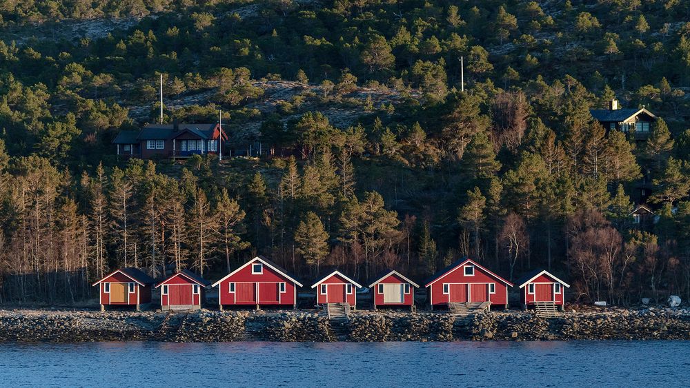 Moderne RORBUER Hütten irgendwo zwischen Bronnoysund und Rorvik (NOR)