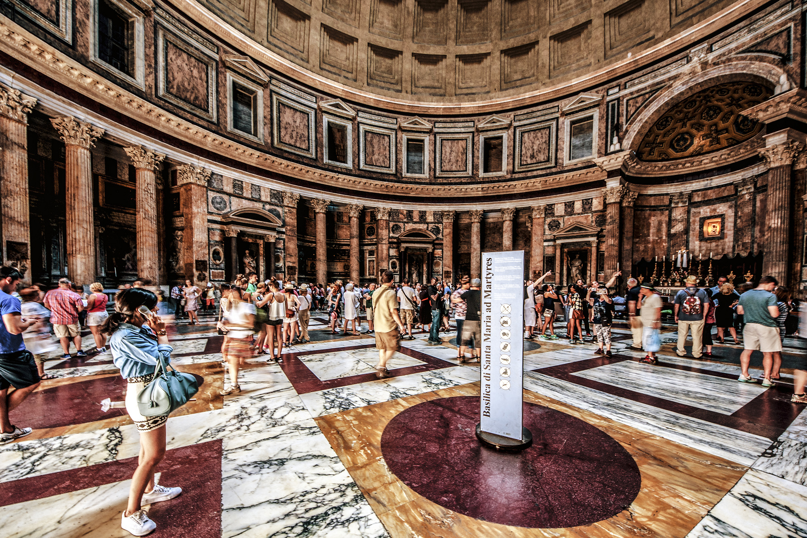 Moderne trifft Altertum im Pantheon in Rom