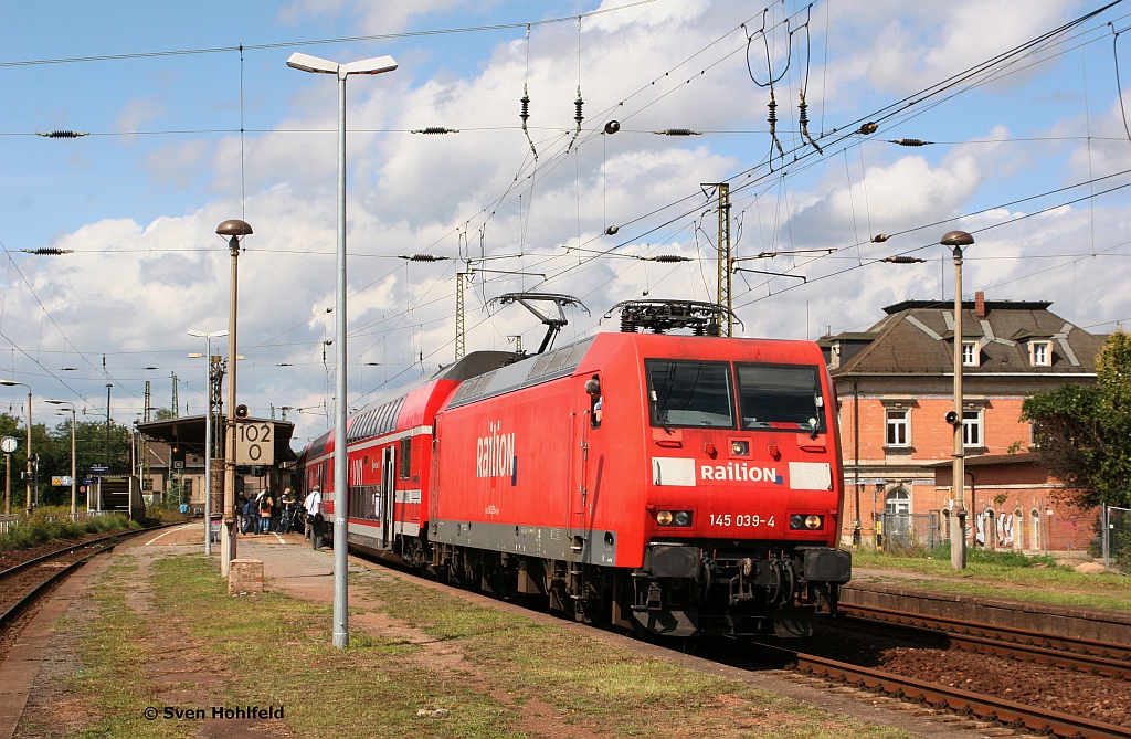 Moderne trifft Bahnhof älteren Baujahrs