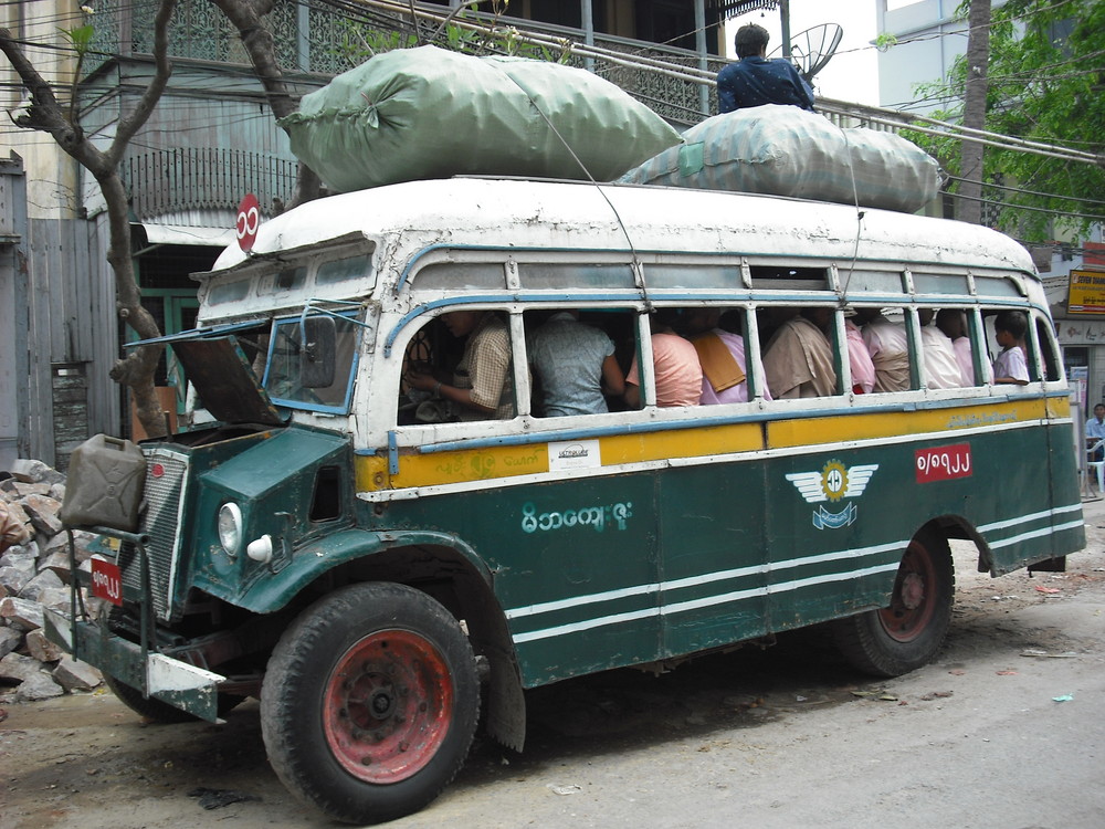 Moderner Reisebus