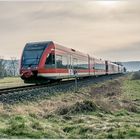 Moderner Sonderzug auf der Burgwaldbahn