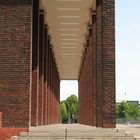 Moderner Tempel im Kölner Stadiongelände