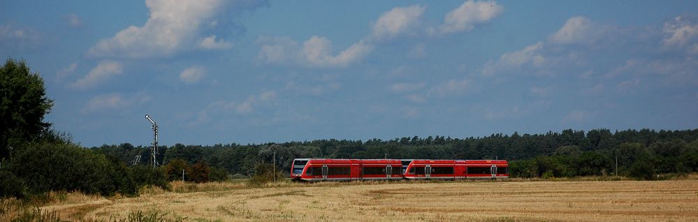 Moderner Zug und alte Signaltechnik