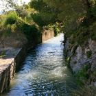 modernes Aquädukt in der Provence