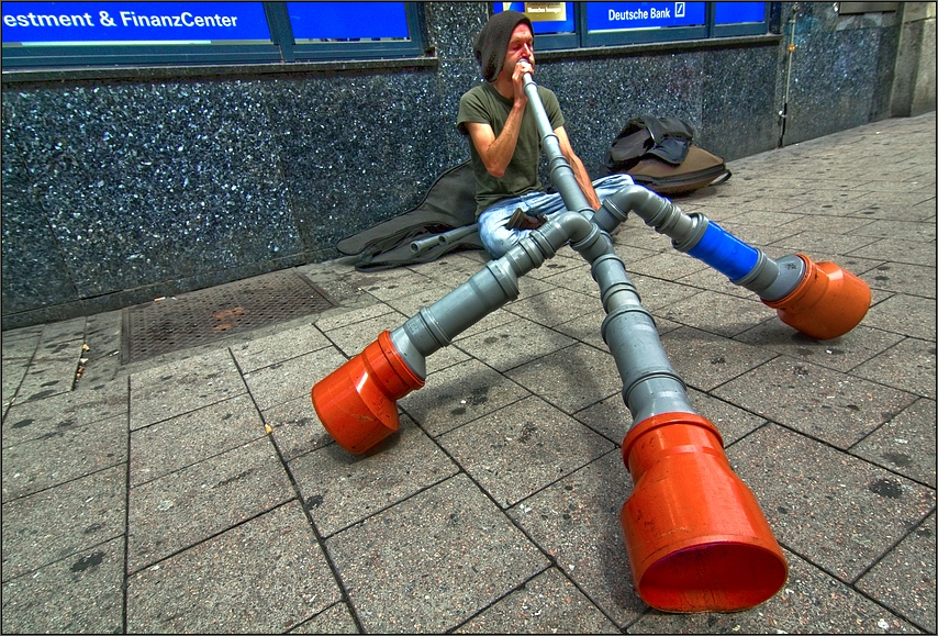 * modernes Didgeridoo...