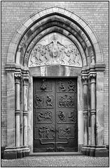 Modernes Kirchenportal