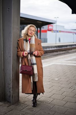 Modestylistin am Werk