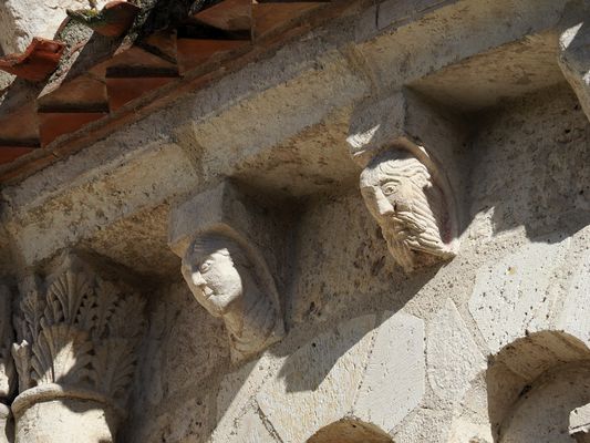 Modillons du chevet de la Cathédrale Saint-Caprais