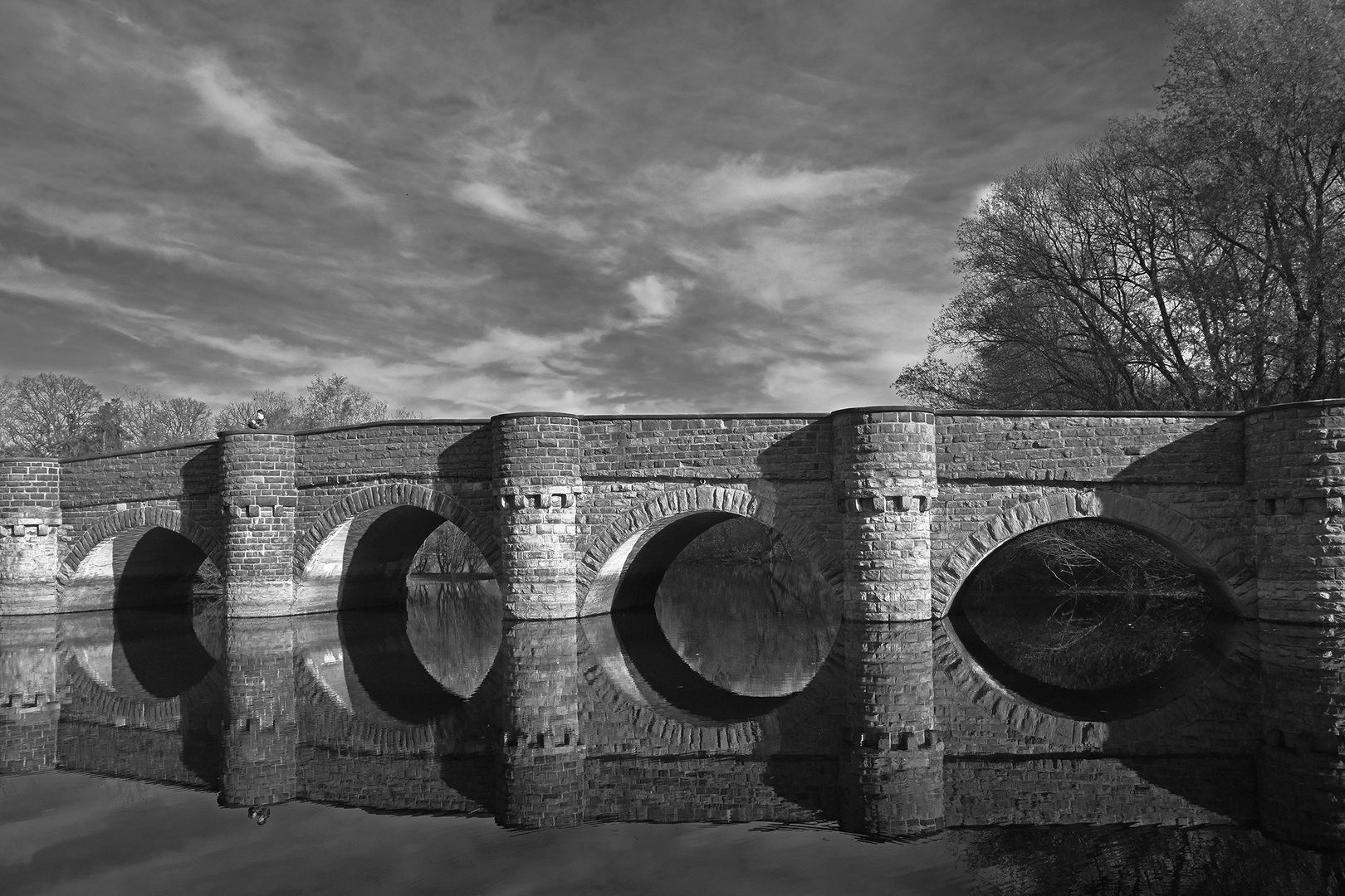 Möhne Zufluß mit der Kanzelbrücke.....