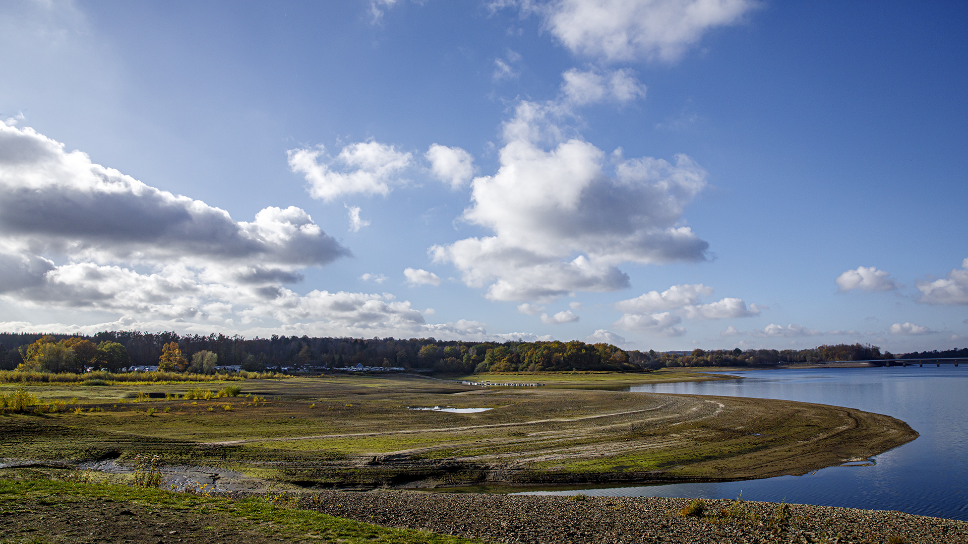 Möhnesee bei niedrigem Wasserstand