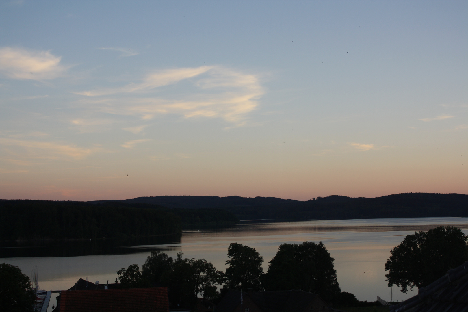 Möhnesee in Abendstimmung, ein warmer Tag geht ruhig zu Ende