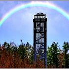 .Möhneseeturm unter einem Regenbogen