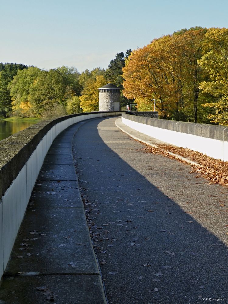 Möhnetalsperre im Herbst