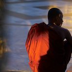 Mönch bei der Shwedagon-Pagode