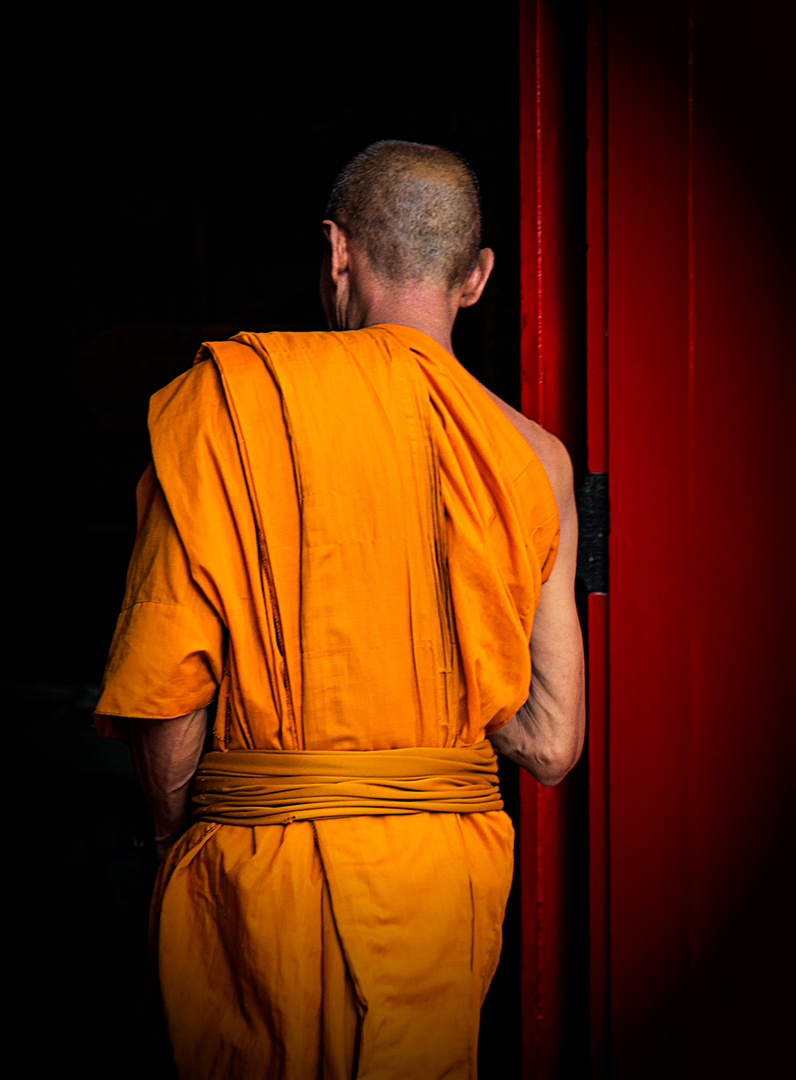 Mönch im Wat Phra That Doi Suthep in Chiang Mai