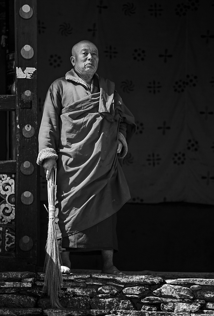 Mönch in einem der Klöster Bhutans