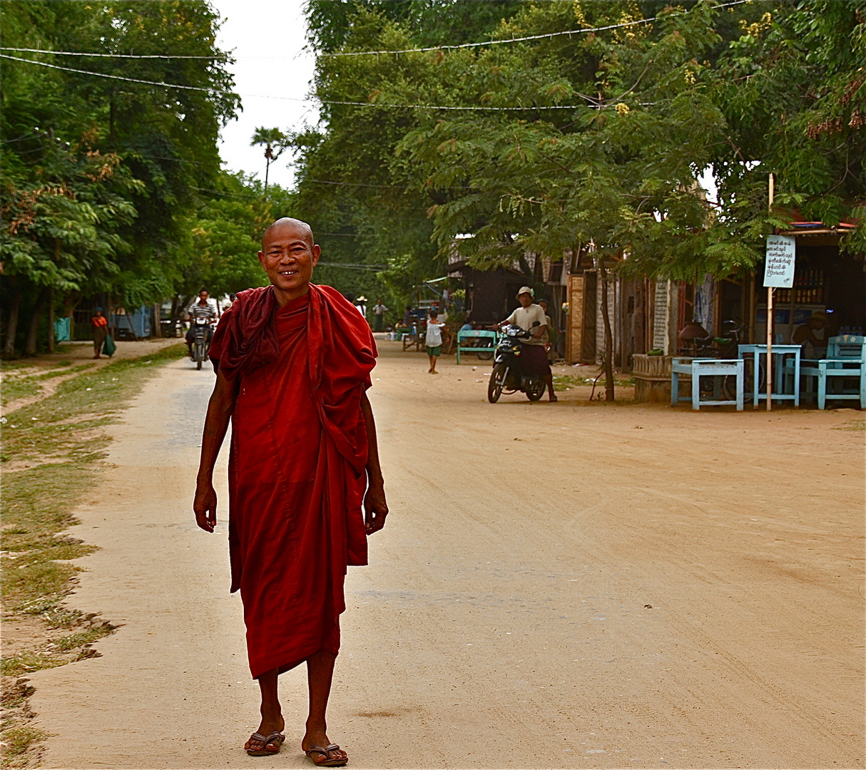 mönch, mingun, burma 2011