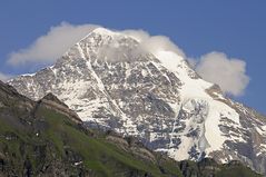 Mönch mit Lauberhorn im Vordergrund