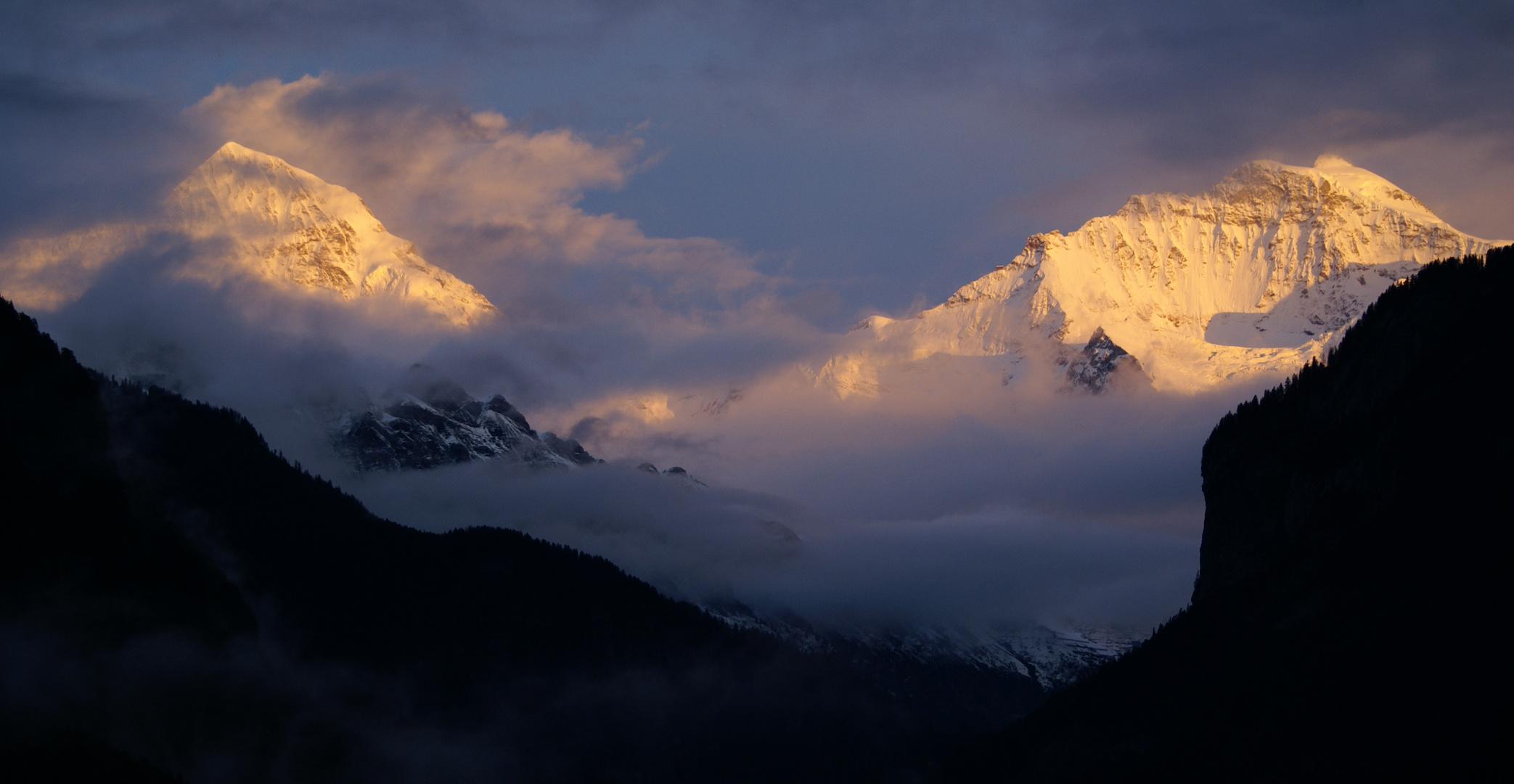 Mönch und Jungfrau Alpenglühn