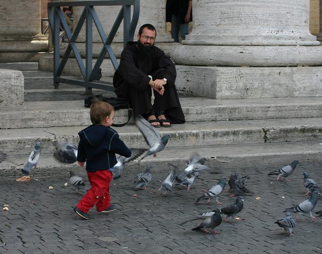 Mönch und Kind am Petersplatz