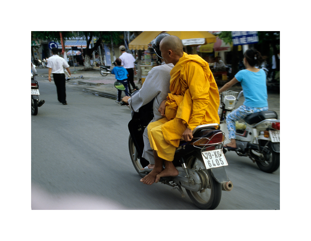 Mönch und Motorbike