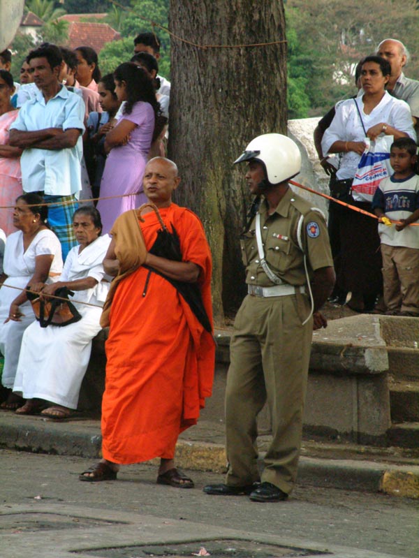 Mönch und Polizist