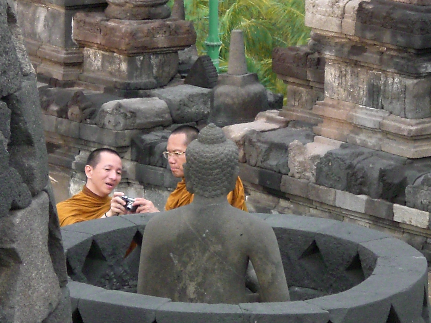 Mönche am Borobudur Tempel