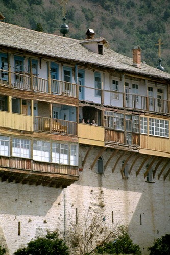 Mönche auf dem Balkon