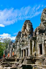 Mönche auf dem Weg zum Bayon Tempel