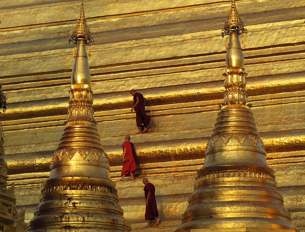 Mönche auf der Shwedagon