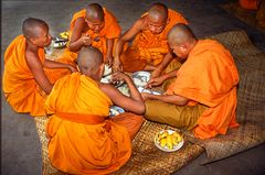 Mönche bei der Mahlzeit #2