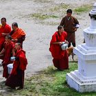 Mönche beim Kurje-Lhakhang (Kloster)...