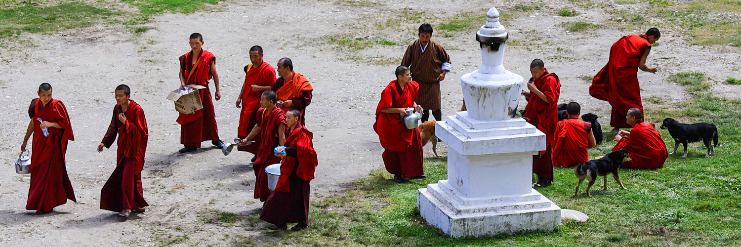Mönche beim Kurje-Lhakhang (Kloster)...