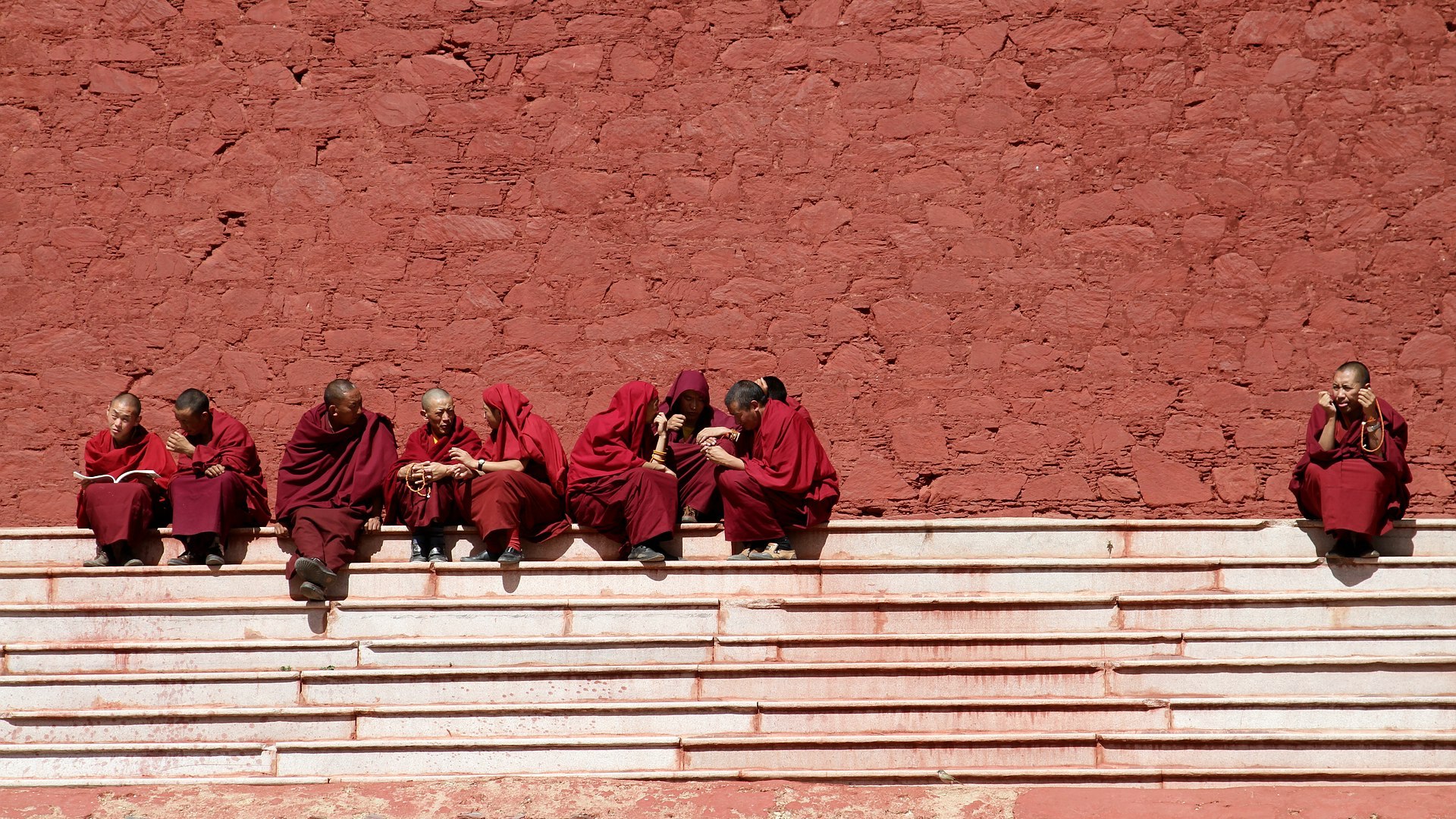 Mönche im Kloster Ganden in Tibet