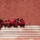 Mönche im Kloster Ganden in Tibet