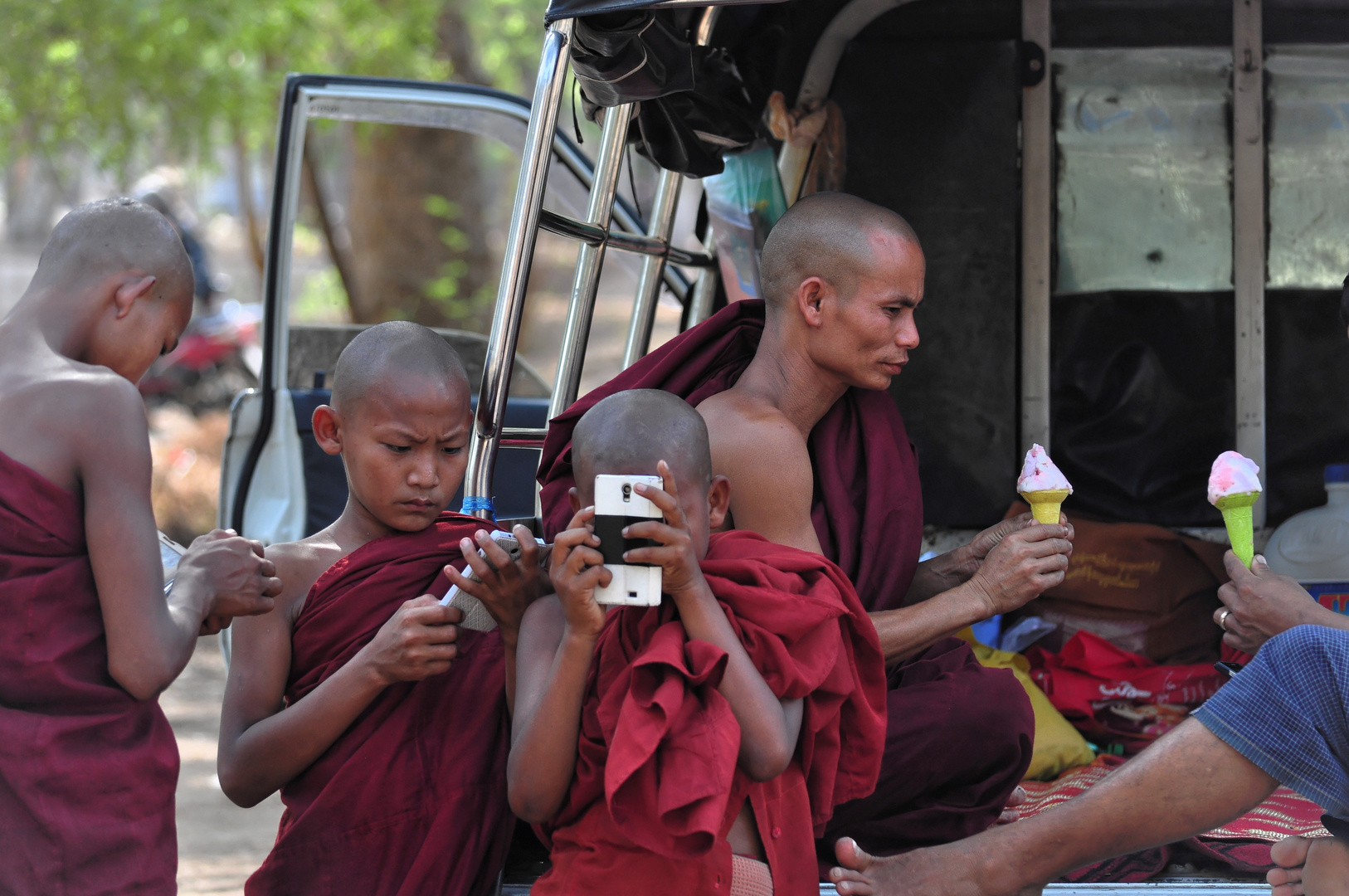 Mönche in Bagan