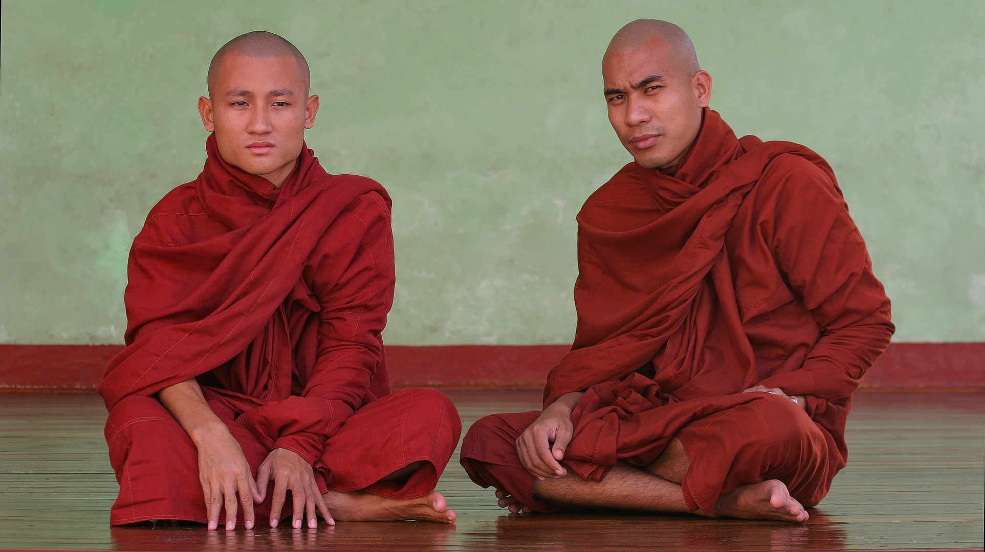 Mönche in der Shwedagon-Pagode