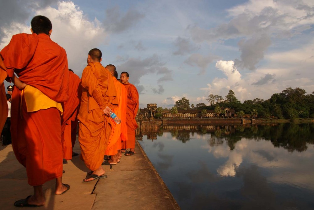 Mönche vor Angkor Wat...