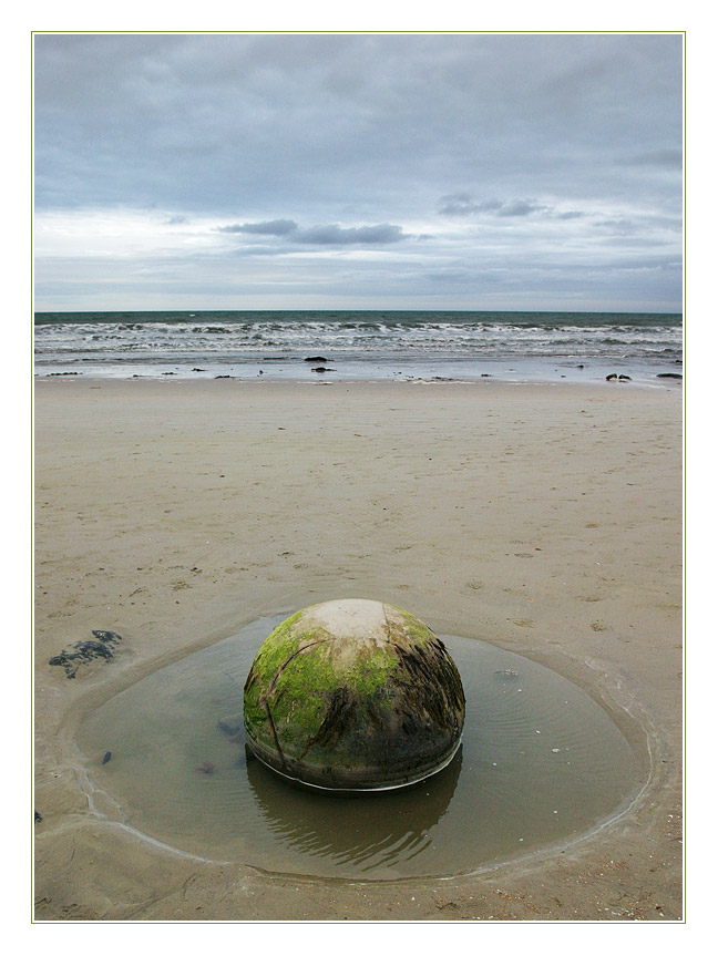 moeraki boulder