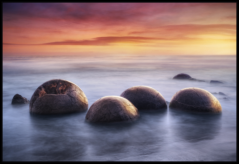 Moeraki Boulders . 2