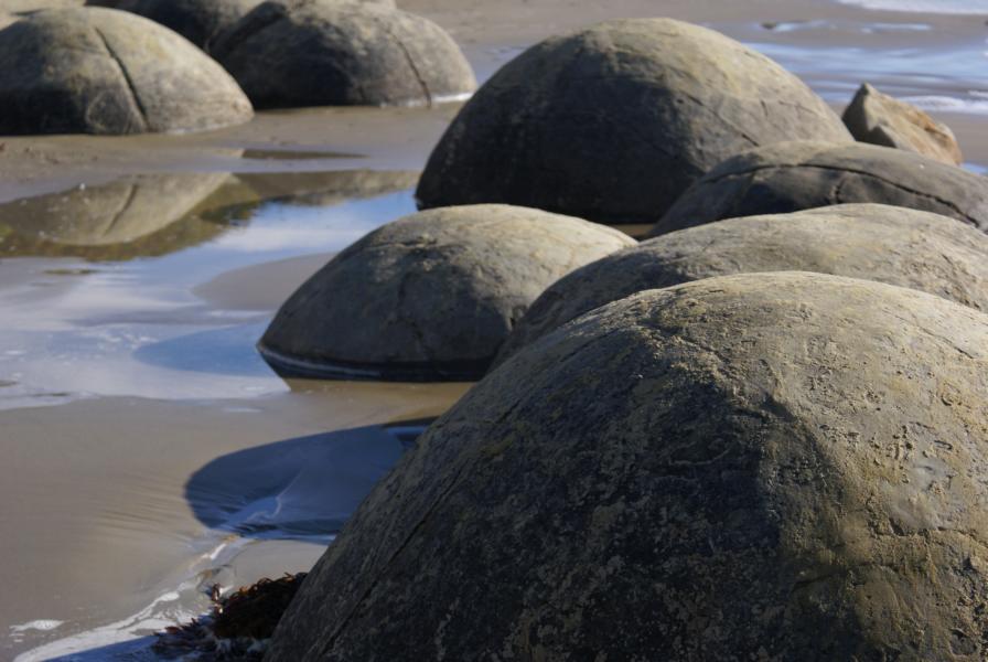 moeraki boulders