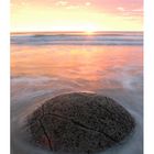 Moeraki boulders - Peach sunrise