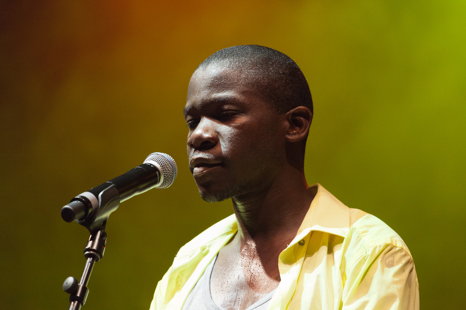 Mokoomba - Mathias Muzaza on stage