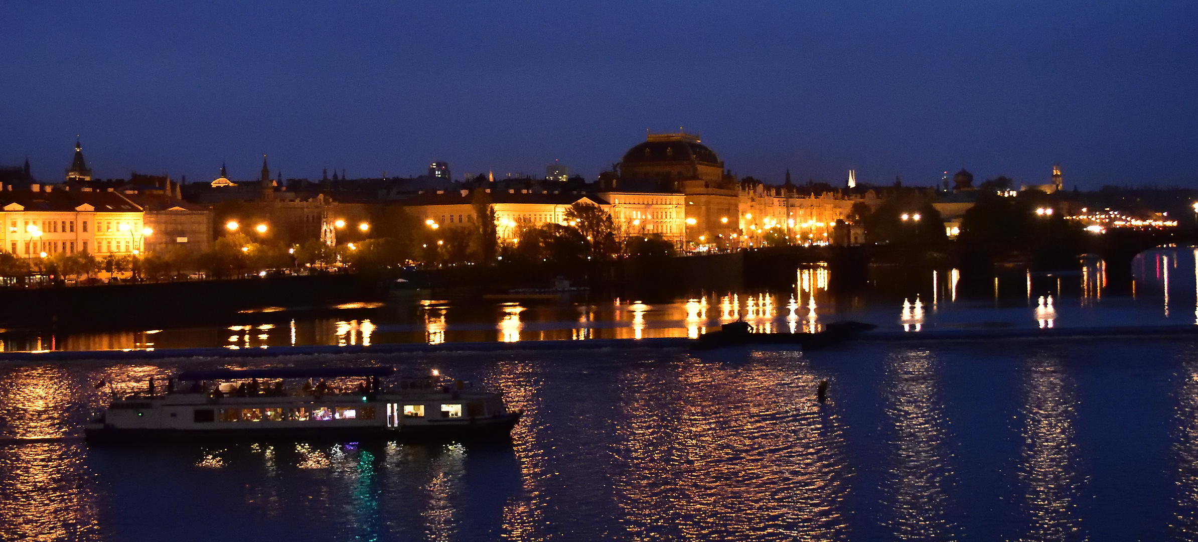 Moldau bei Nacht