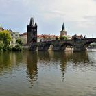 Moldau mit Karlsbrücke ...